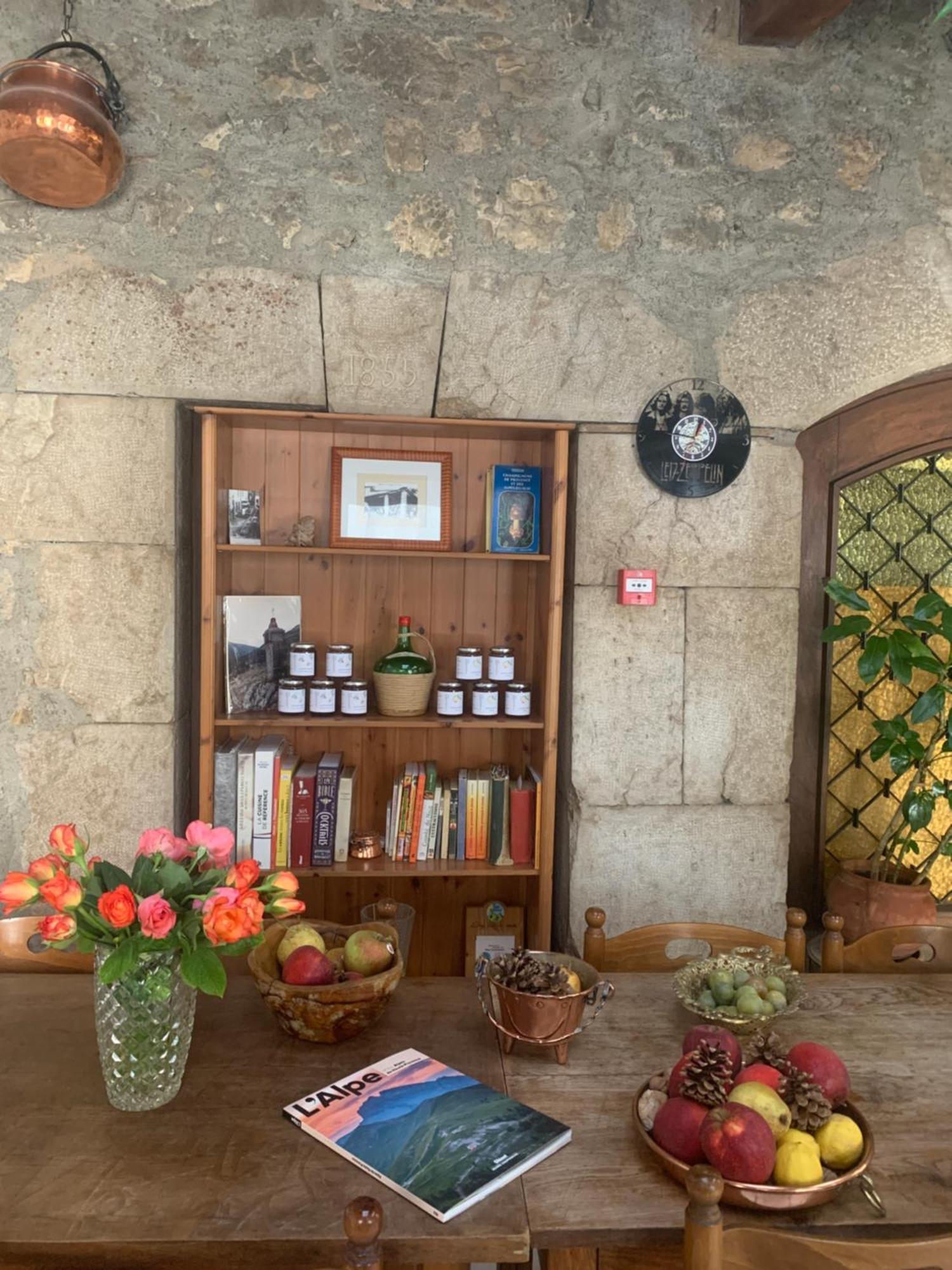 Auberge Lou Jas Soleilhas Exteriér fotografie